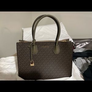 PERFECT XMAS GIFT! Michael Kors Tote Like New